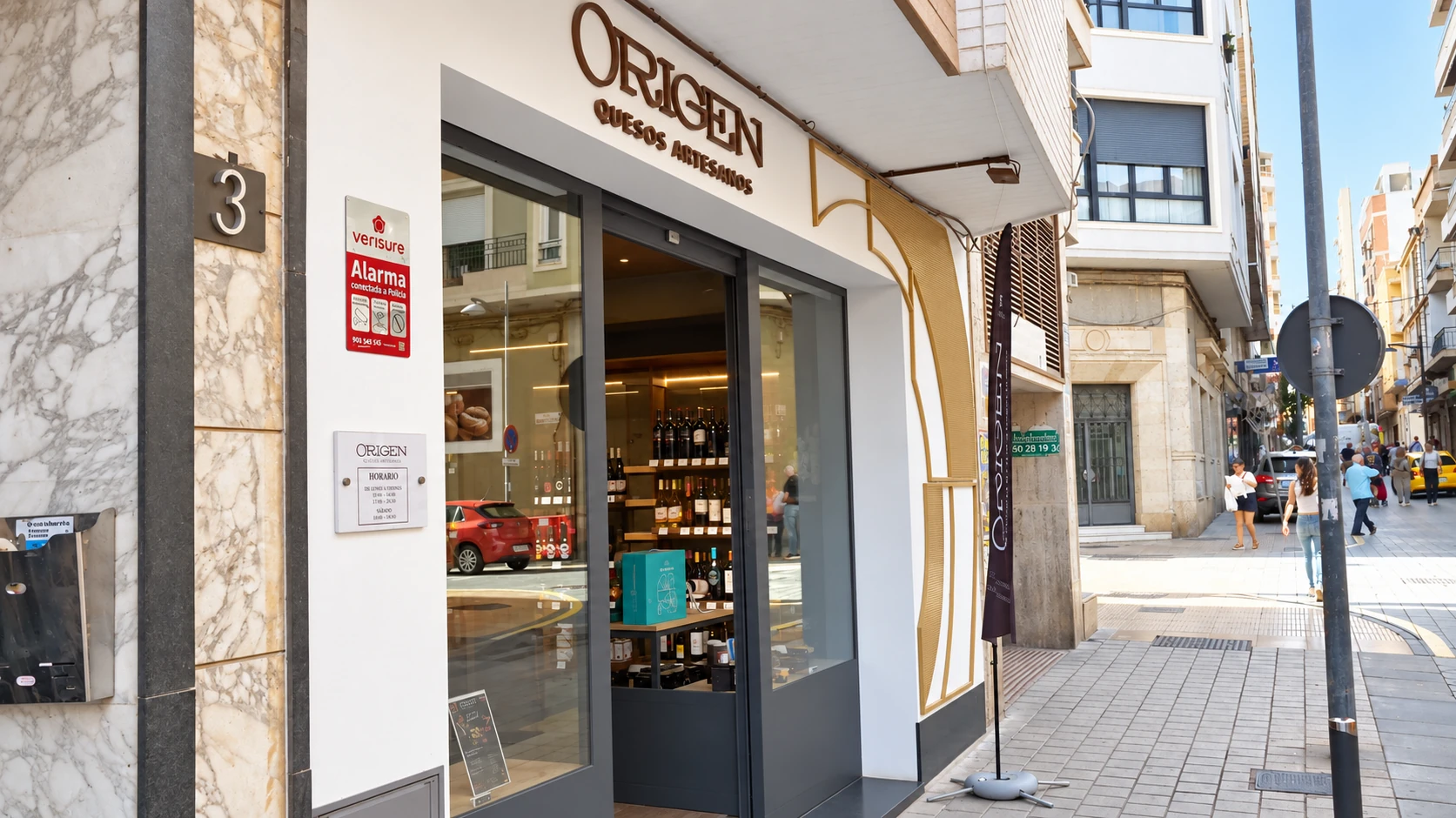 Fachada de Quesería Origen en la calle Juan Lirola, Almería